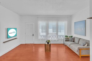 基本公寓, 1 張加大雙人床和 1 張沙發床 | 住宿內部