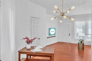 基本公寓, 1 張加大雙人床和 1 張沙發床 | 住宿內部