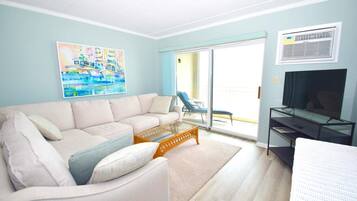 Condo, 1 Bedroom | Living area