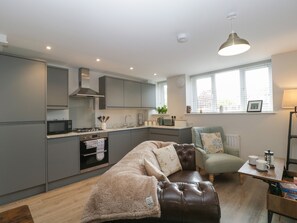 冰箱、洗碗机、电热水壶、烤面包机