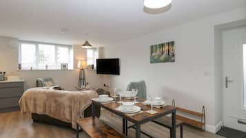 2 bedrooms, WiFi (free), individually decorated, individually furnished