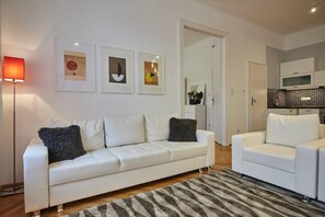 Apartment | Living area - 1 Bedroom Apartment Sleeps 2 -balcony -lift Access (Budapest)