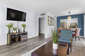 Condo (3 Bedrooms) | Property amenity