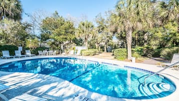 Condo (3 Bedrooms) | Property amenity