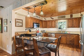 冷蔵庫、電子レンジ、コーヒー / ティーメーカー、トースター