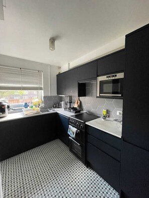 Basic Apartment, Multiple Beds | Dining - Cosy 2BD Flat With Patio - 1 min to Little Venice (London)