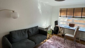 Basic Apartment, Multiple Beds | Living area - Cosy 2BD Flat With Patio - 1 min to Little Venice (London)