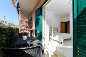 Apartment, Smoking