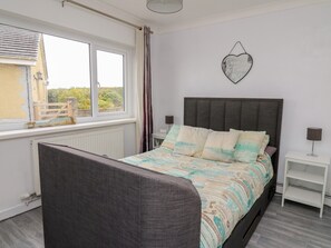1 Schlafzimmer, individuell dekoriert, individuell eingerichtet