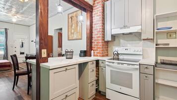 House, Multiple Beds, Kitchen | Private kitchen | Fridge, microwave, oven, stovetop