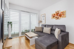 1 bedroom, bed sheets - Kasprowicza Beachside by Renters (Kolobrzeg)