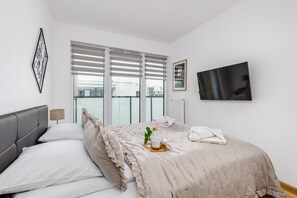 1 bedroom, bed sheets - Kasprowicza Beachside by Renters (Kolobrzeg)