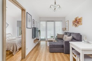1 bedroom, bed sheets - Kasprowicza Beachside by Renters (Kolobrzeg)
