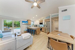 Townhome, 3 Bedrooms | Interior