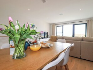 Dining - 11 Ebbtide (Newquay)