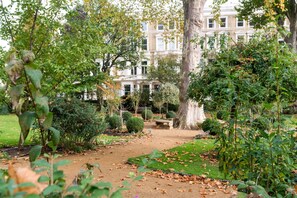 Room - Lofty Ideals (London)