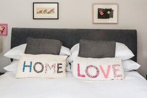 Room - Lofty Ideals (London)