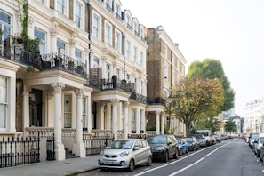 1 bedroom - Lofty Ideals (London)