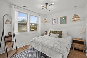 1 dormitorio, tabla de planchar con plancha, wifi y ropa de cama