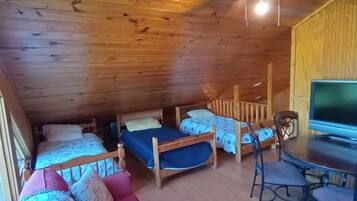 1 bedroom, bed sheets