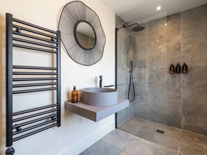 Cottage | Bathroom - The Farmhouse (Amlwch)