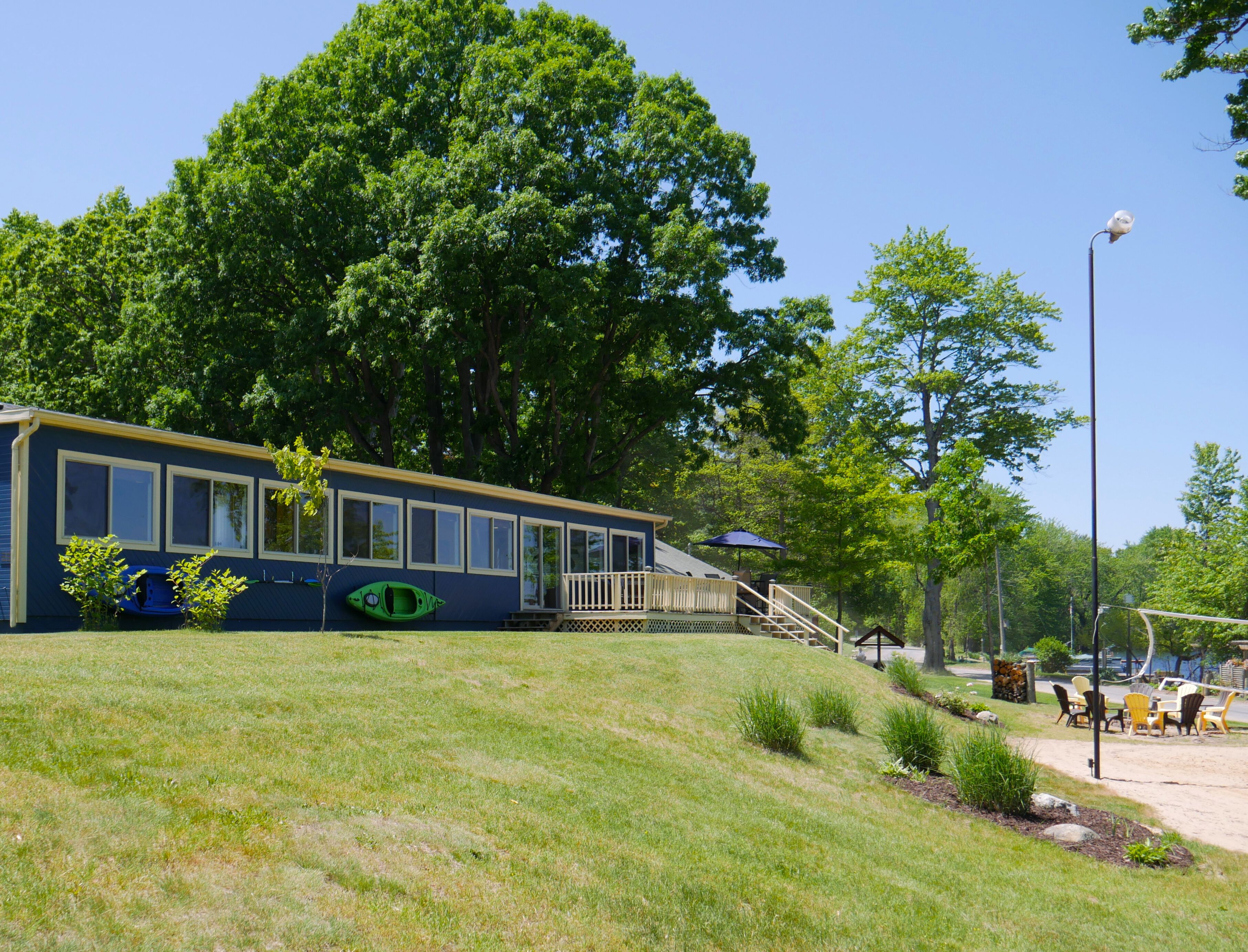 Lake Front Resort 10 minutes from South Haven - Pontoon rentals available 