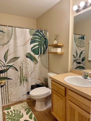 Jetted tub, hair dryer, towels, soap