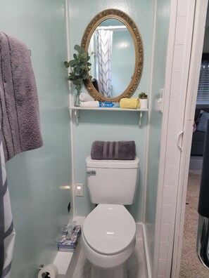 ヘアドライヤー、タオル、石鹸、シャンプー