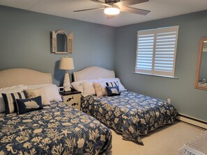 2 عدّة غرف نوم ومكواة/لوح كي وواي فاي مجانًا وملاءات أسرّة