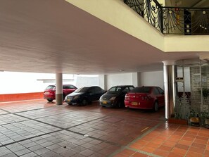 Free self-parking - Hotel Bosque Chapinero (Bogotá)