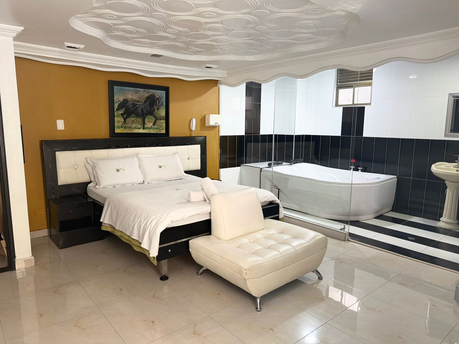 Free WiFi, bed sheets