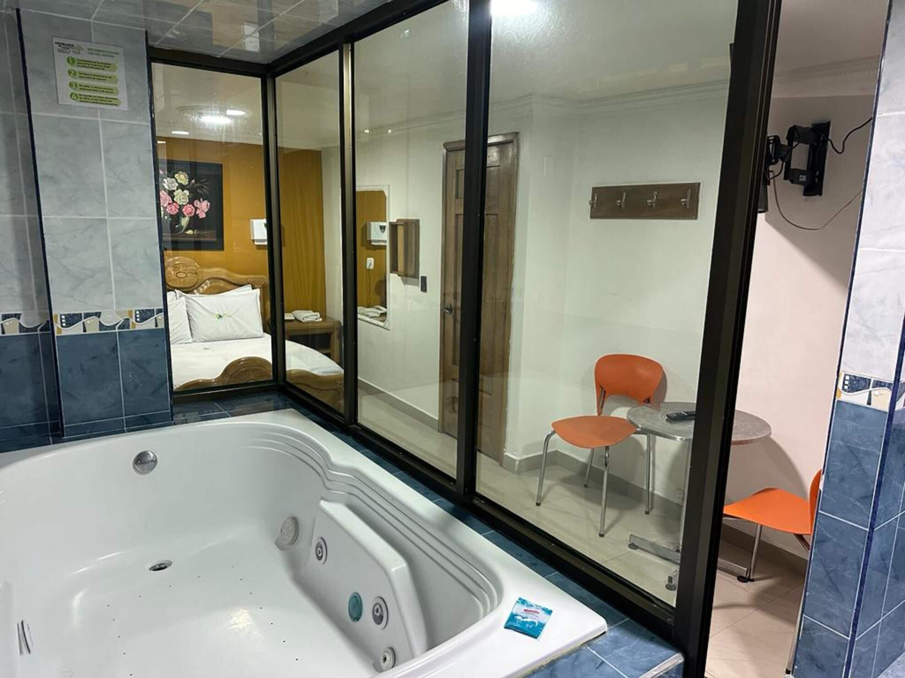 واي فاي مجانًا وملاءات أسرّة