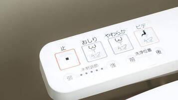 Basic Apartment | Raised toilet seat