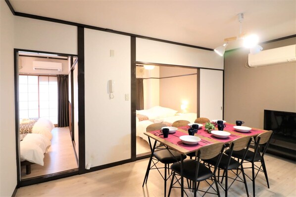 Basic Apartment | Living area