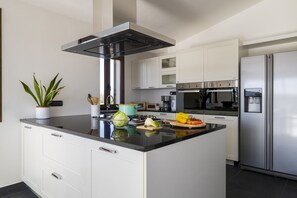 Réfrigérateur, four, lave-vaisselle