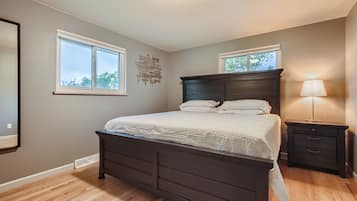 4 chambres, fer et planche à repasser, lit parapluie, Wi-Fi gratuit