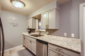 Fridge, microwave, oven, stovetop - Modern home 4BR/2BAW/Arcade, Ping-Pong&Foosball.  Close to Denver and Boulder.   (Arvada)