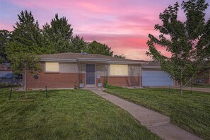 Exterior - Modern home 4BR/2BAW/Arcade, Ping-Pong&Foosball.  Close to Denver and Boulder.   (Arvada)