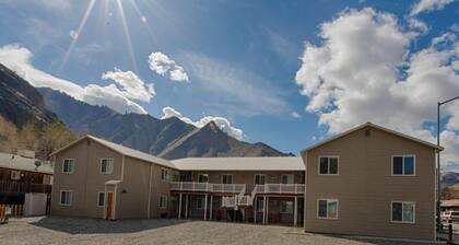 Cozy retreat within walking distance of anything in town and the salmon river!