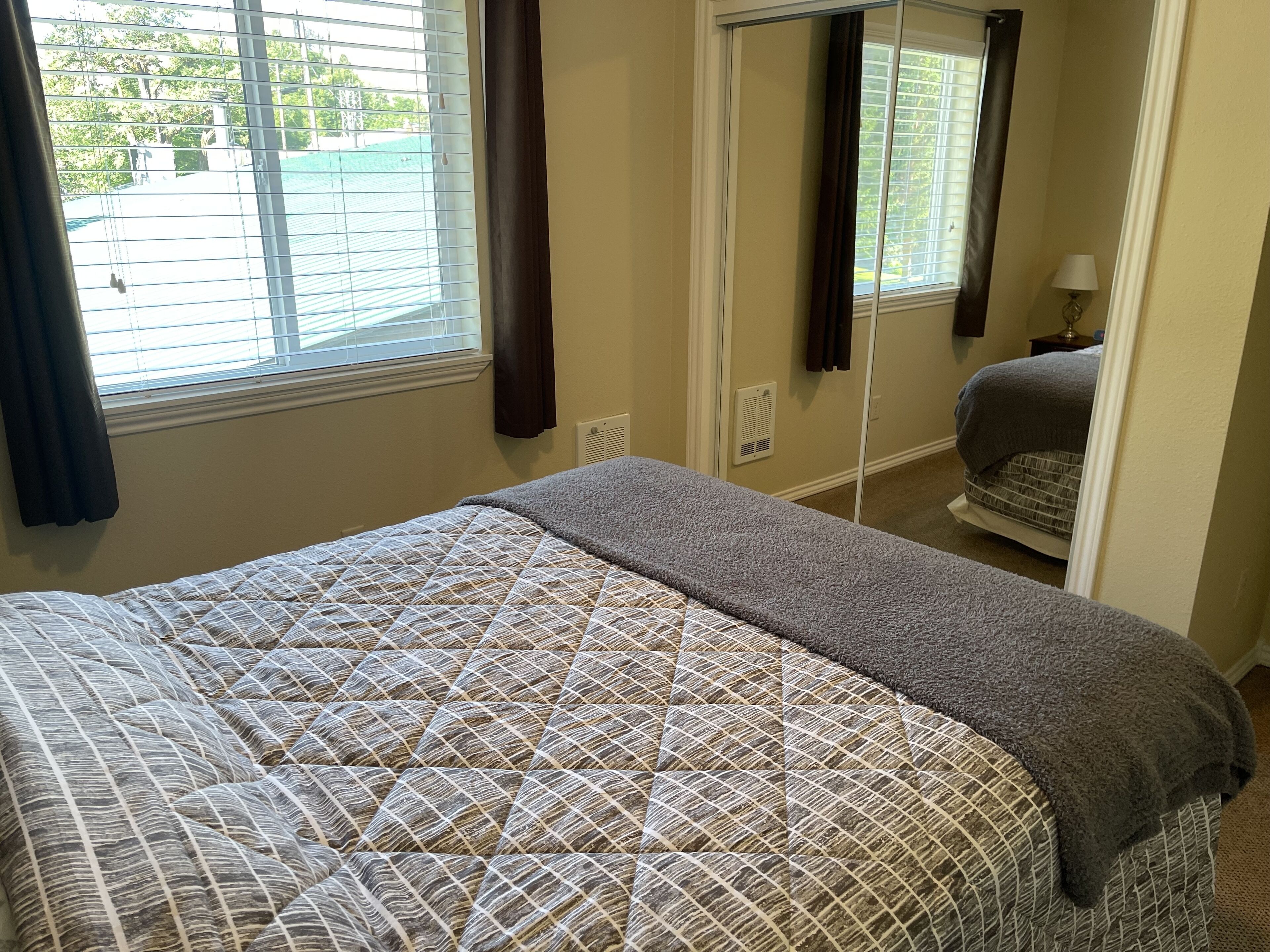 2 chambres, fer et planche à repasser, Wi-Fi gratuit, draps fournis