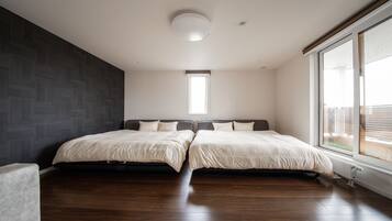 4 ๊ฐ์ ์นจ์ค, ์ฑ
์, ์๋ง ์ปคํผ, ๋ค๋ฆฌ๋ฏธ/๋ค๋ฆฌ๋ฏธํ