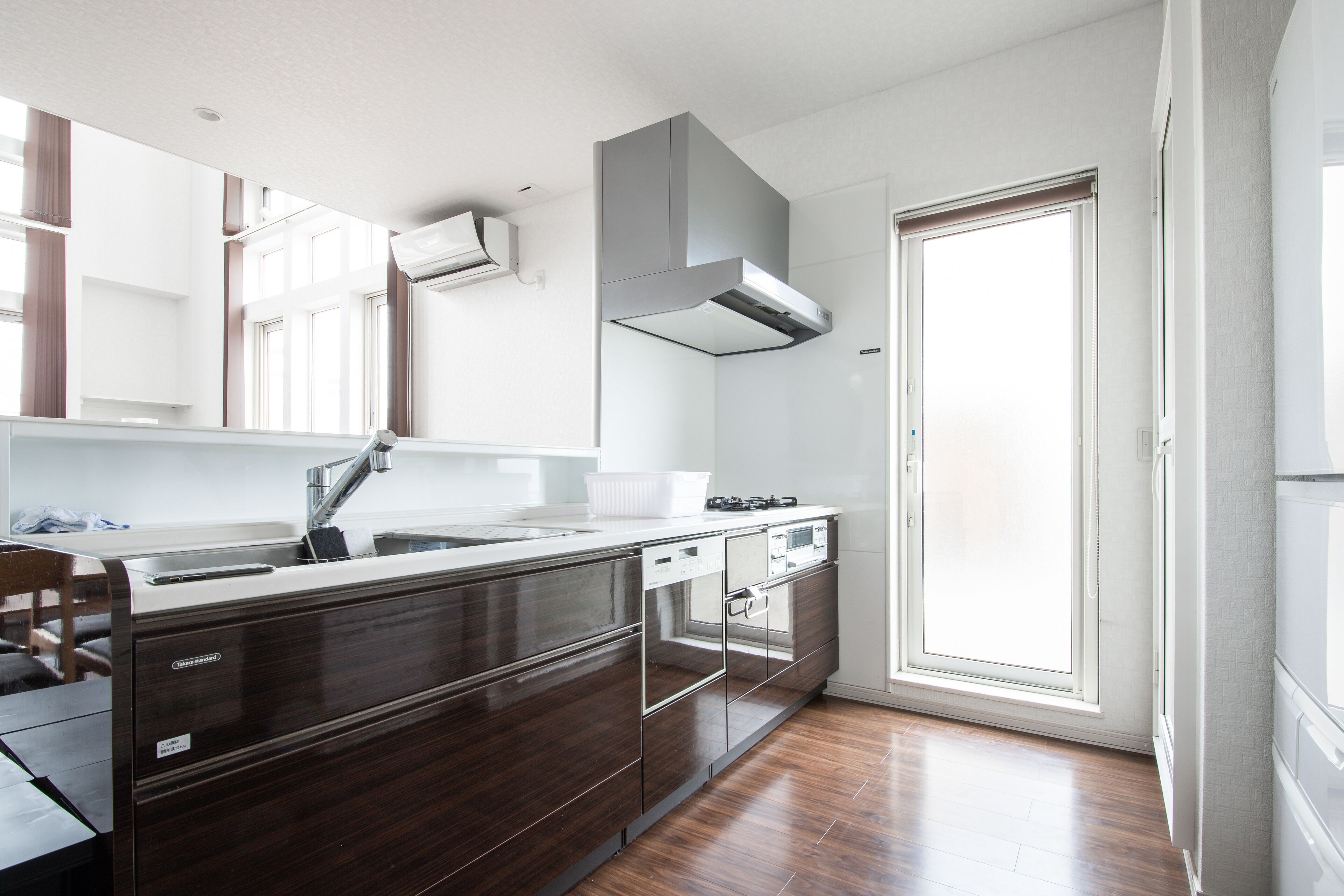 Full-sized fridge, microwave, stovetop, toaster