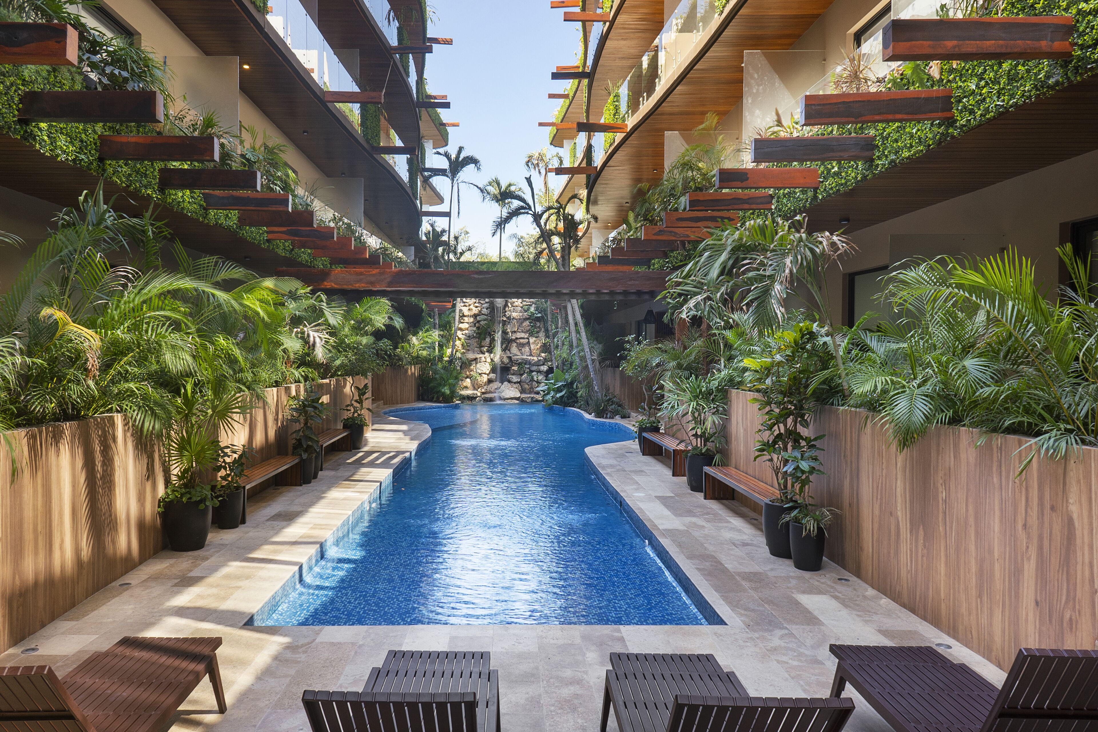 2 hồ bơi ngoài trời 