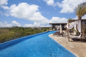 2 outdoor pools