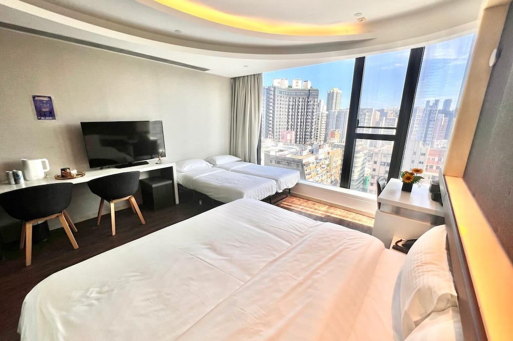 Epoch Hotel — hotel in 123 Tung Choi St,, Hong Kong HK, 250