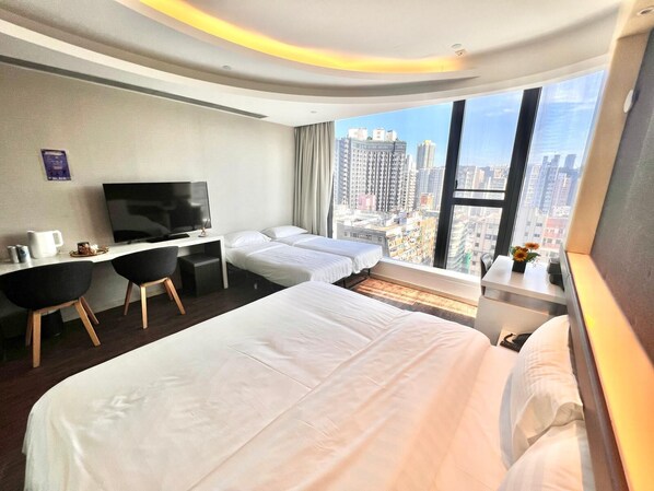 Family Quadruple Room | Blackout drapes, soundproofing, free WiFi, bed sheets - Epoch Hotel (Kowloon)