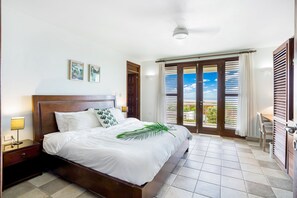 3 habitaciones, caja de seguridad en la habitación y escritorio 