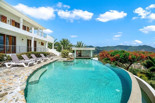 Tropical Oasis in St. Martin 5 min to beach! Huge private pool+panoramic views!!