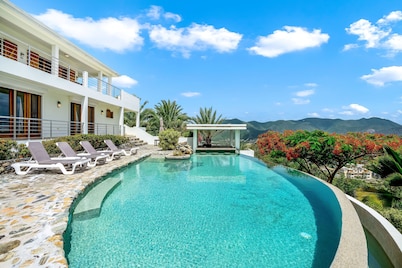 Tropical Oasis in St. Martin 5 min to beach! Huge private pool+panoramic views!!
