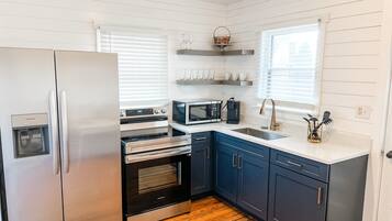 微波炉、烤箱、炉灶